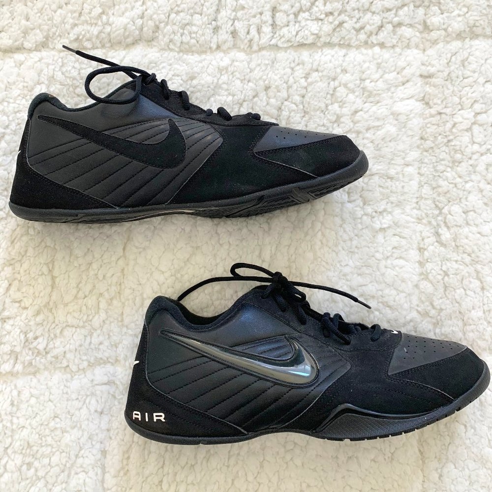 Nike Air Baseline Low Black Lace-Up Sneakers